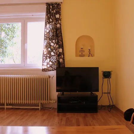 Lovely Nest Near Budapest Apartment