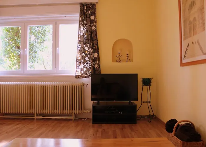 Lovely Nest Near Budapest Apartment